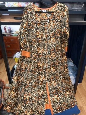 Floral Button-Front Tunic Dress in Black and Orange